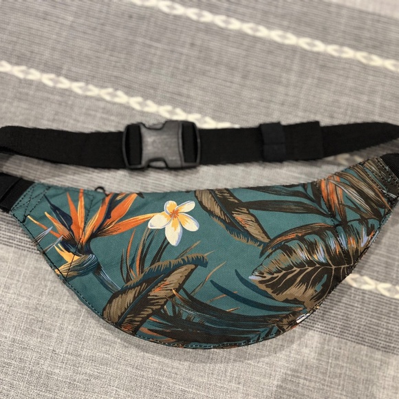 Dakine Floral Fanny Pack - Picture 4 of 7